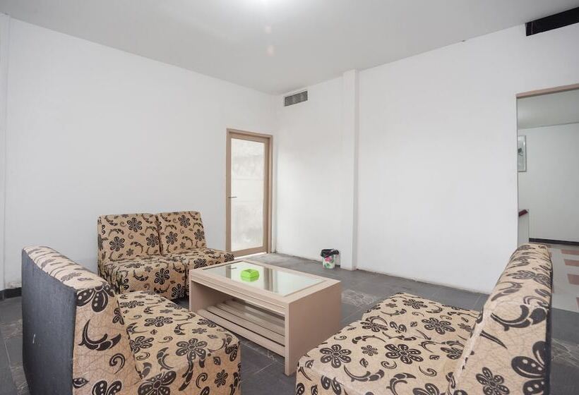 펜션 Reddoorz Near Jembatan Makalam Jambi