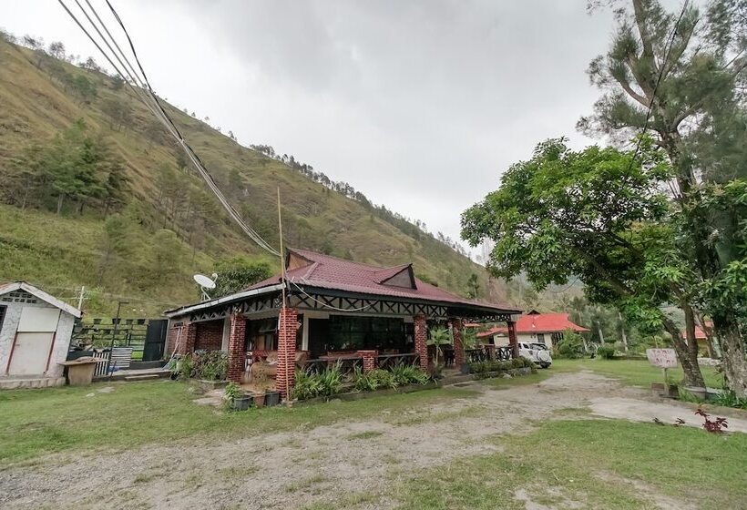 Пансион Reddoorz Plus @ Jalan Tugu Silalahi Tongging