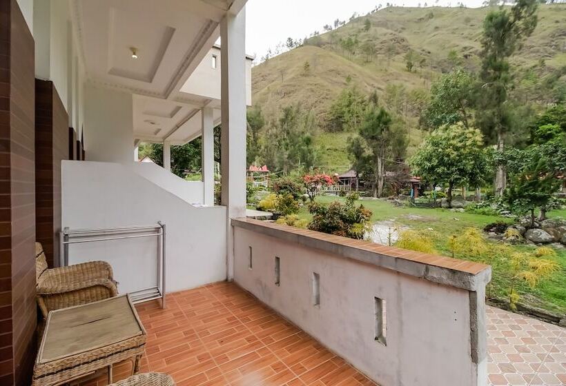 Пансион Reddoorz Plus @ Jalan Tugu Silalahi Tongging