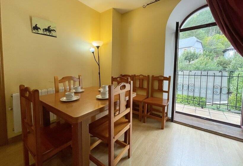 Apartamentos Canfranc 3000