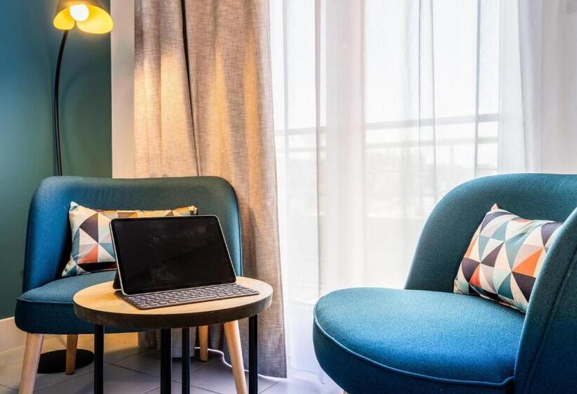 Appart City Confort St Quentin En Yvelines Bois D Arcy