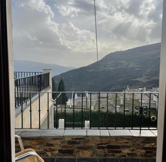 Hostal Rural Poqueira