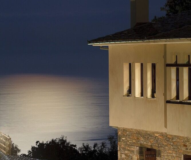 호텔 12 Months Resort & Spa