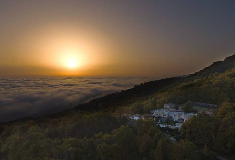 호텔 12 Months Resort & Spa