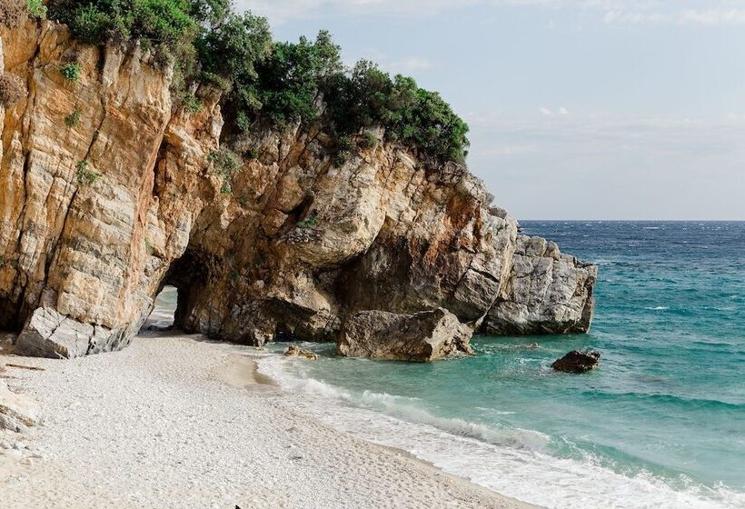 호텔 12 Months Resort & Spa