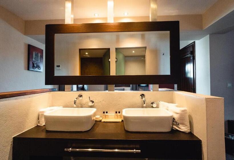 호텔 12 Months Resort & Spa