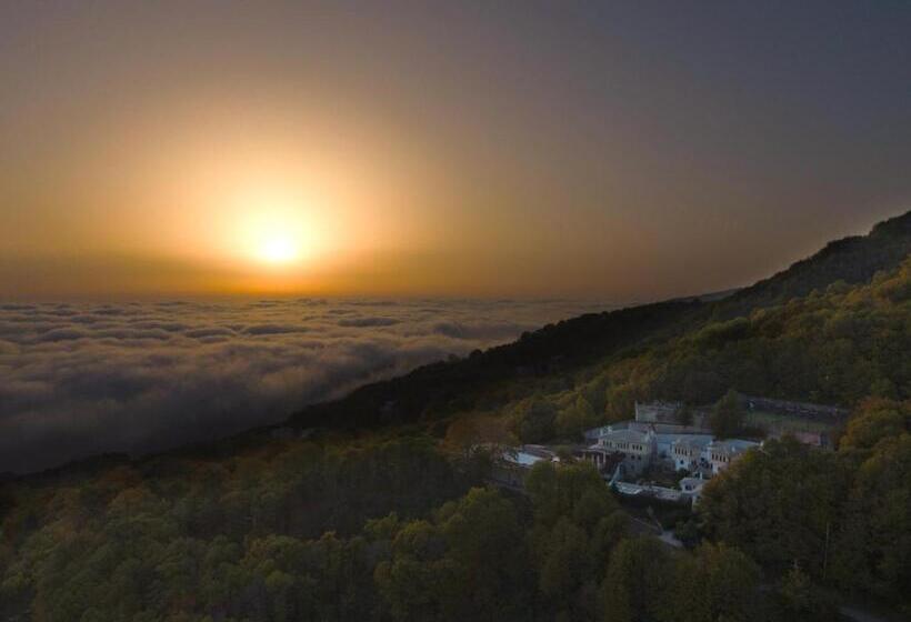 호텔 12 Months Resort & Spa