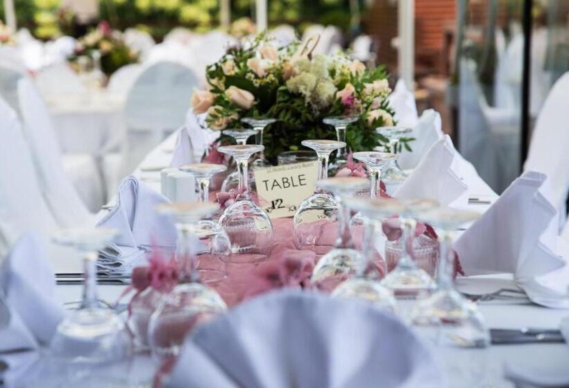 هتل 12 Months Resort & Spa