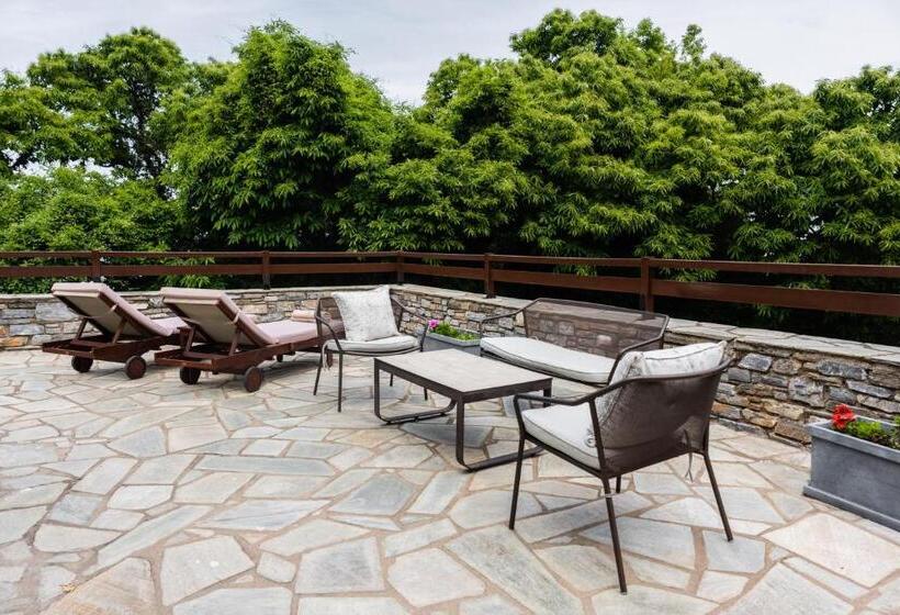 هتل 12 Months Resort & Spa