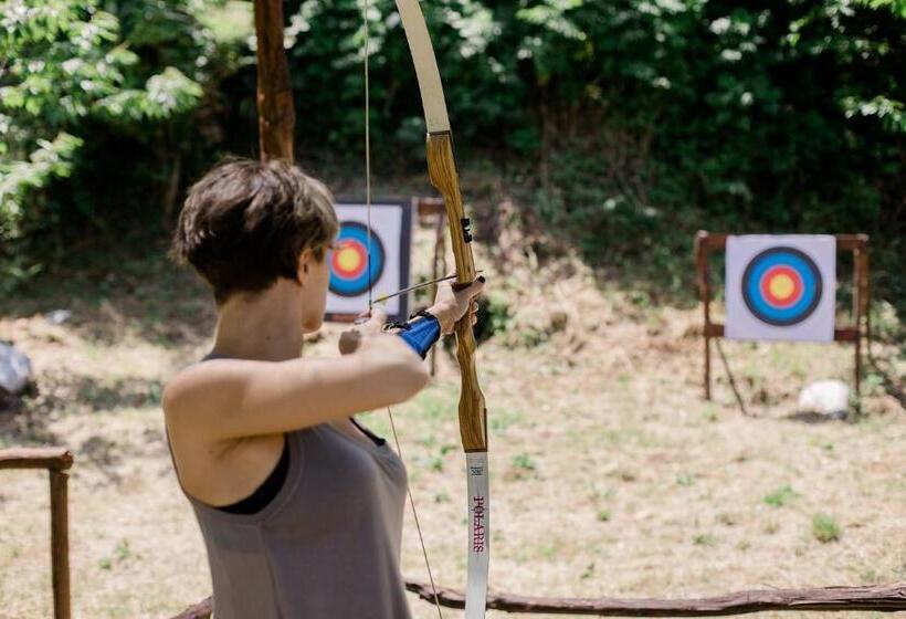 호텔 12 Months Resort & Spa