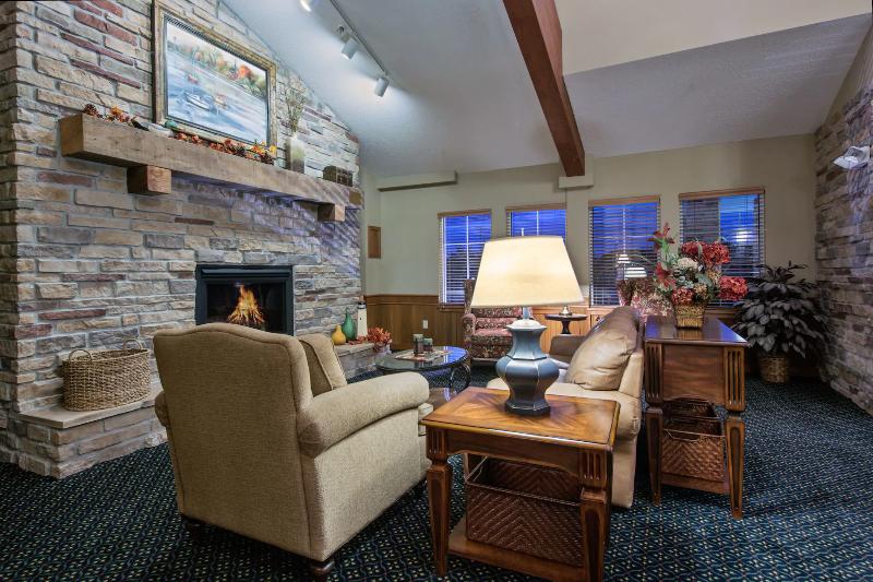 فندق Amerivu Inn And Suites  Waconia