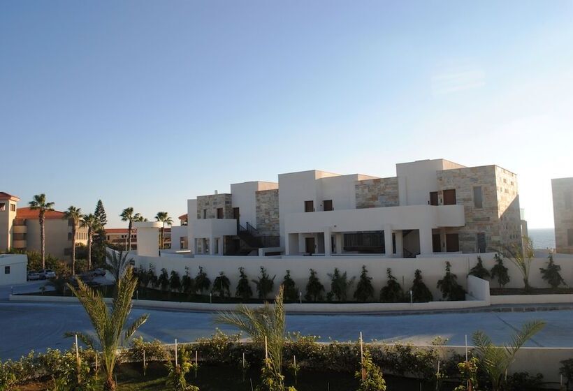 Amphora Hotel & Suites