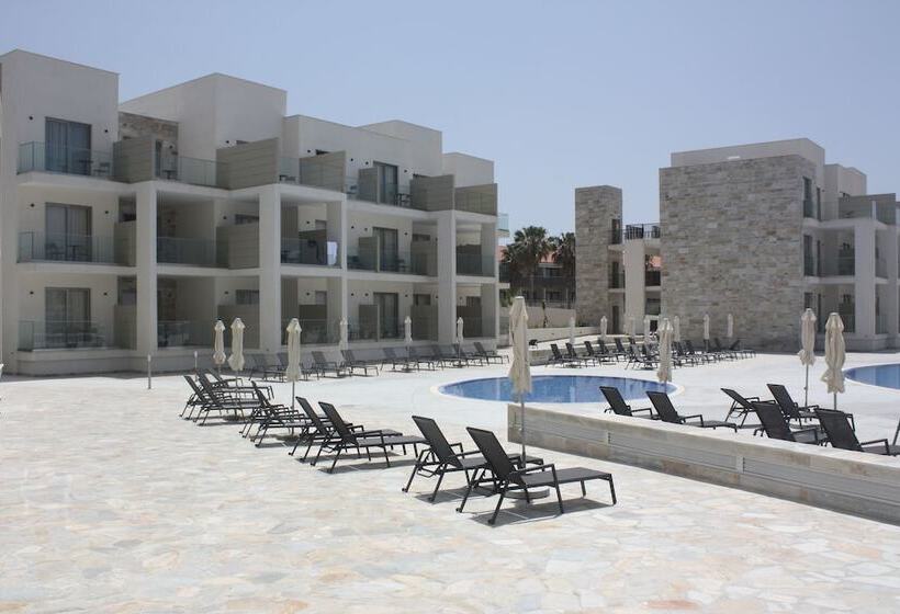 Amphora Hotel & Suites