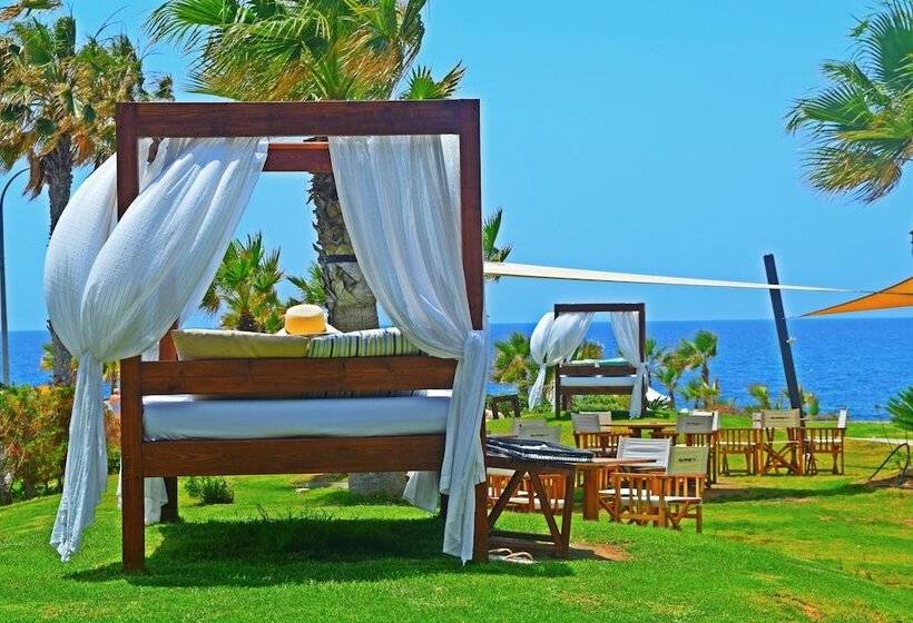 Amphora Hotel & Suites