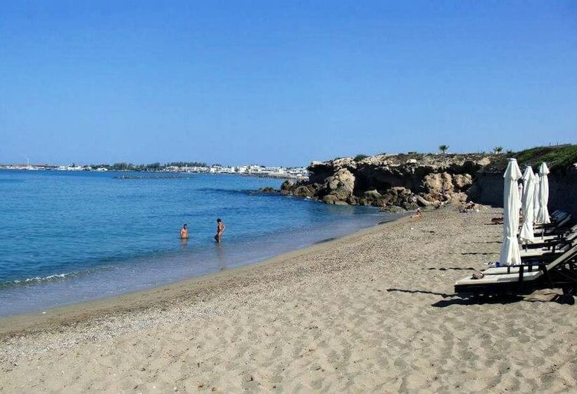 Amphora Hotel & Suites