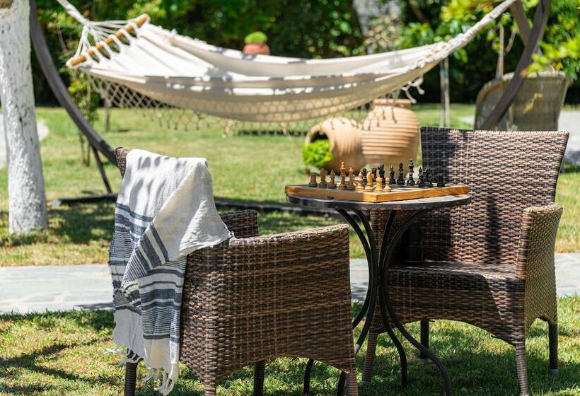 בית מלון כפרי Antigoni Seaside Resort