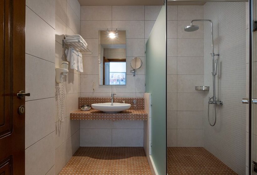 בית מלון כפרי Antigoni Seaside Resort