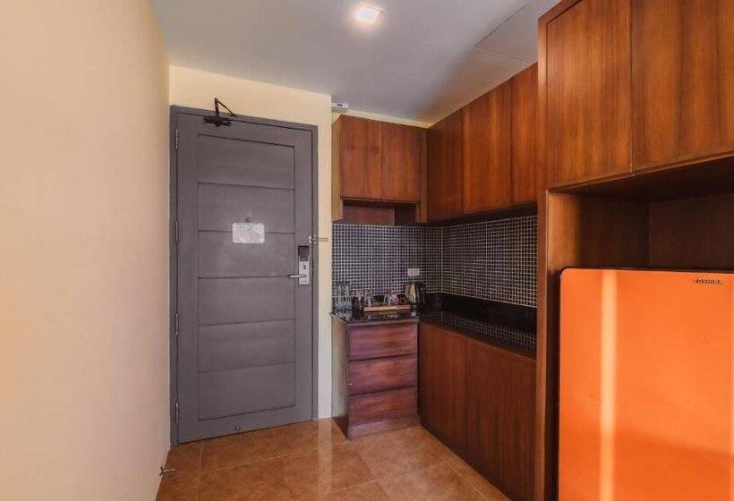 호텔 Elite Suites Patong