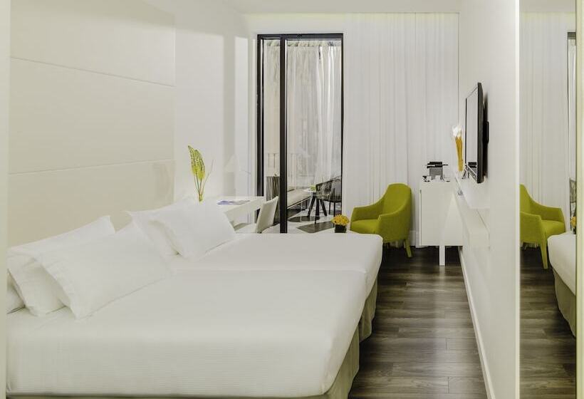 Отель H10 Urquinaona Plaza