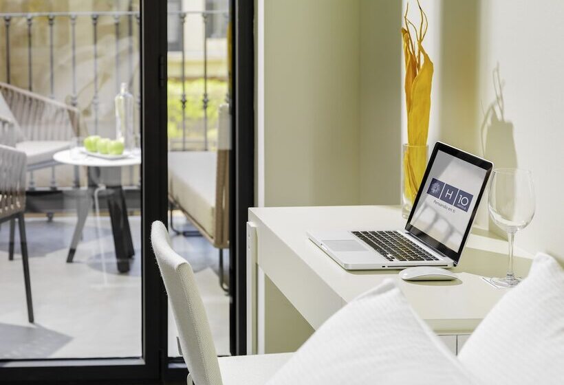 Отель H10 Urquinaona Plaza