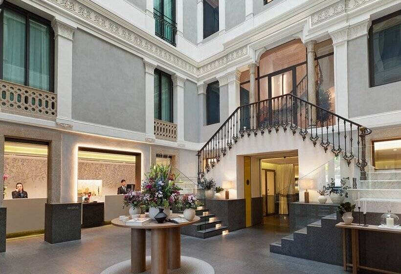 Отель H10 Urquinaona Plaza