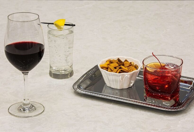 בית מלון כפרי Hilton Garden Inn Salt Lake City Airport