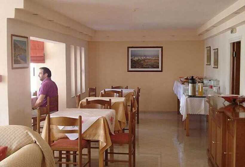 هتل Hiona Holiday