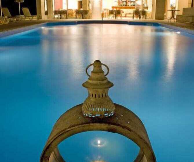 هتل Hiona Holiday