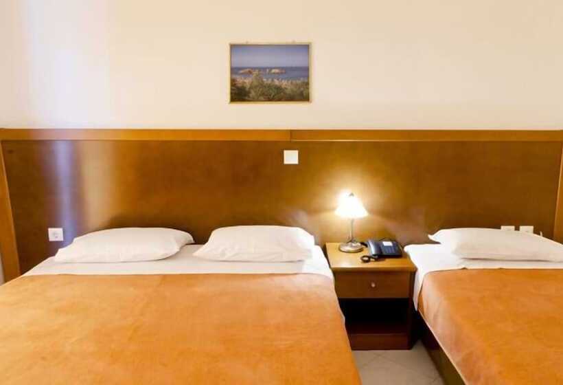 בית מלון כפרי Hiona Holiday