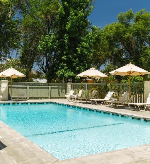 בית מלון כפרי Hummingbird Inn