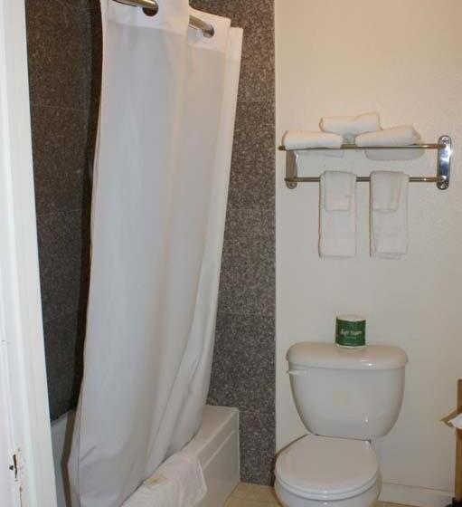 בית מלון כפרי Hwy Express Inn And Suites