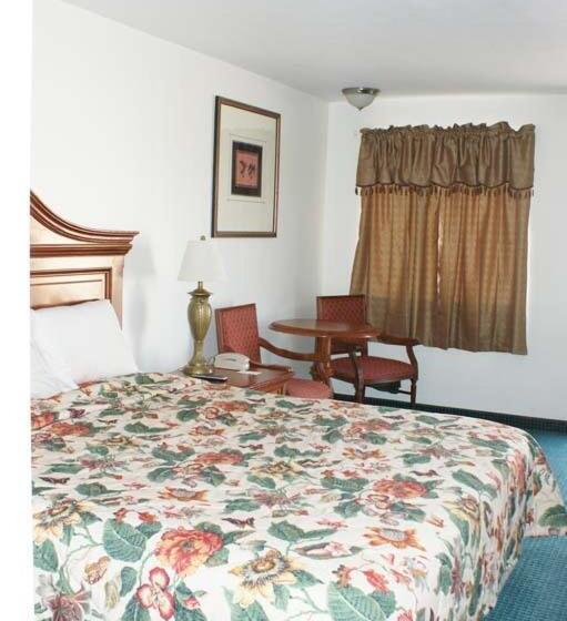 בית מלון כפרי Hwy Express Inn And Suites