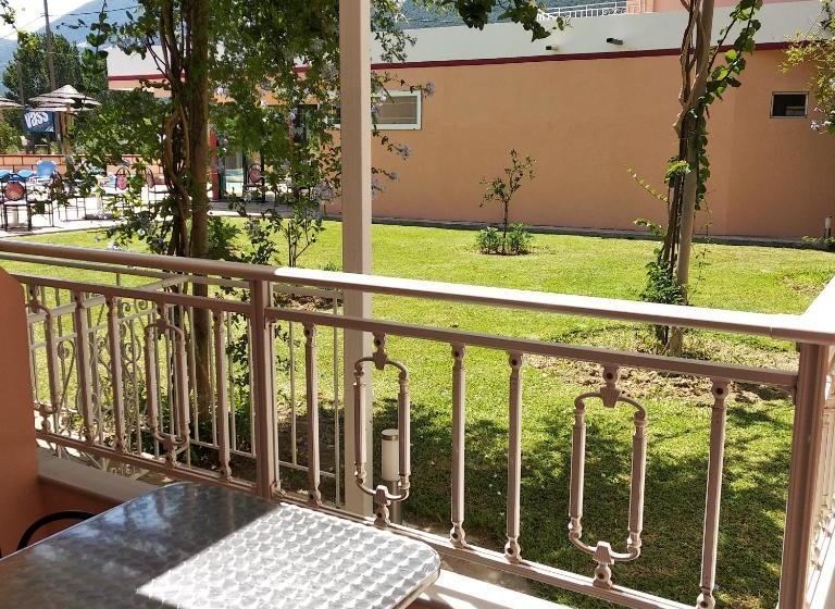 בית מלון כפרי Kalias