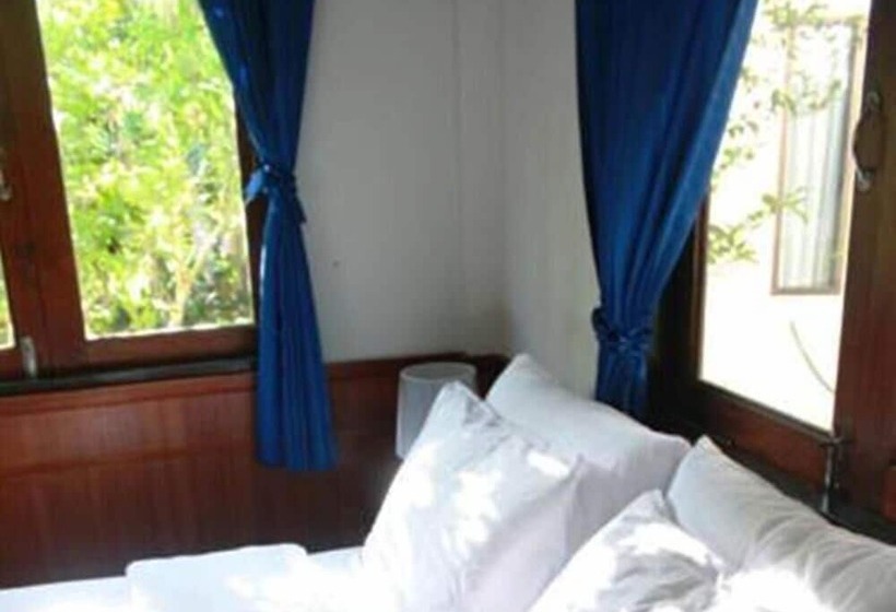 בית מלון כפרי Kirati Beach Resort