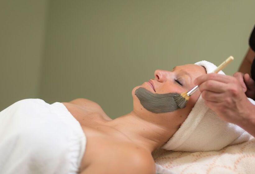 Отель Lake Opechee Inn And Spa