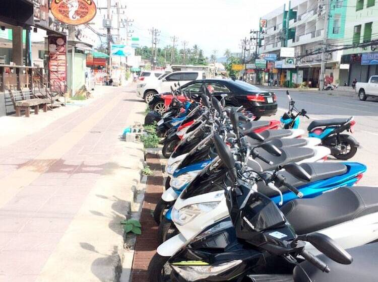 ホテル Lars Lita Residence