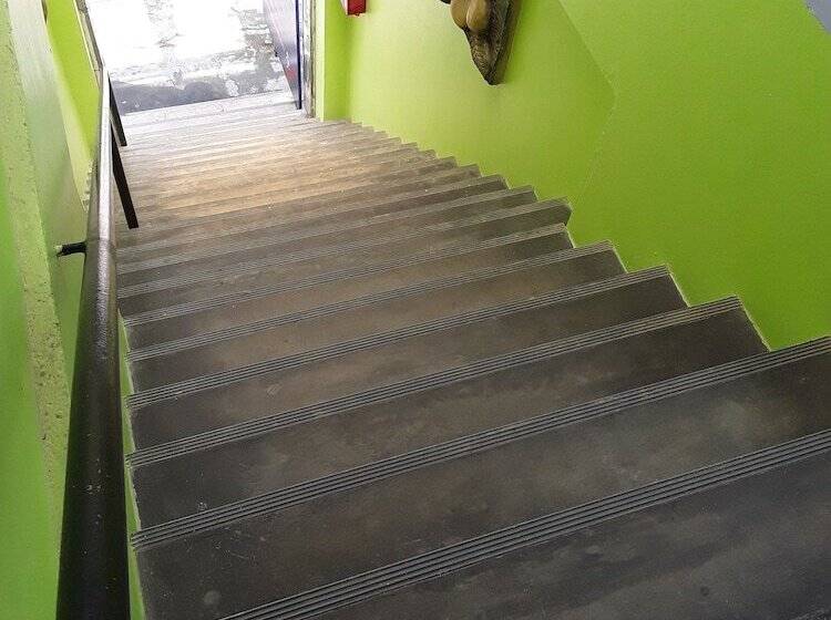 ホテル Lars Lita Residence