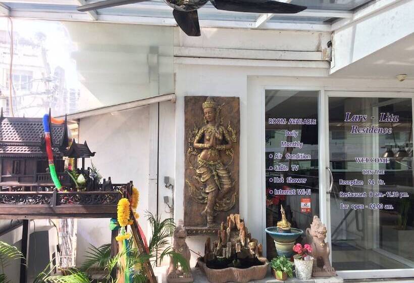 ホテル Lars Lita Residence