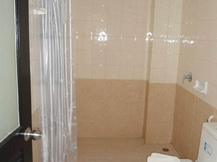 ホテル Lars Lita Residence