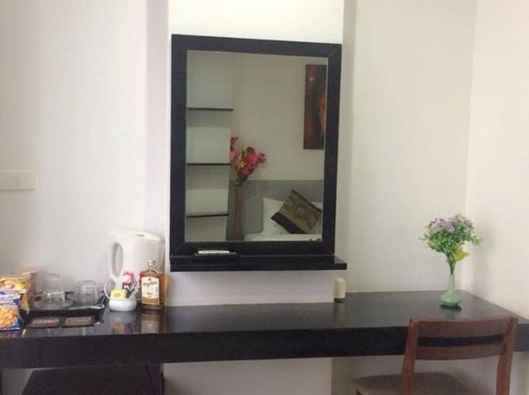 ホテル Lars Lita Residence