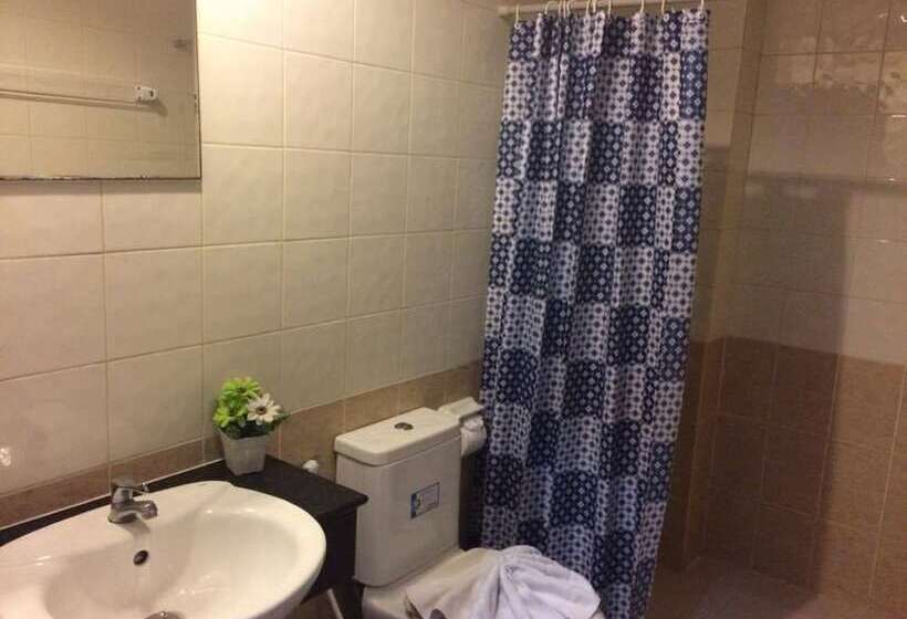 ホテル Lars Lita Residence