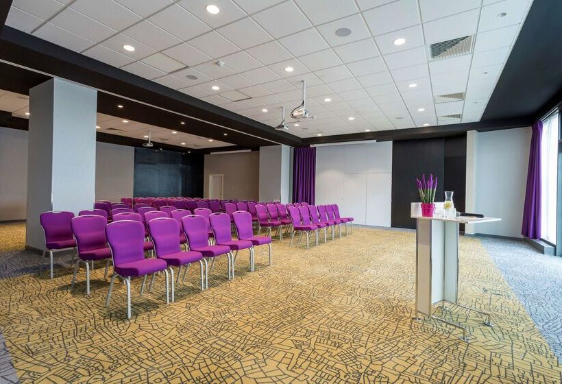 בית מלון כפרי Park Inn By Radisson Lille Grand Stade