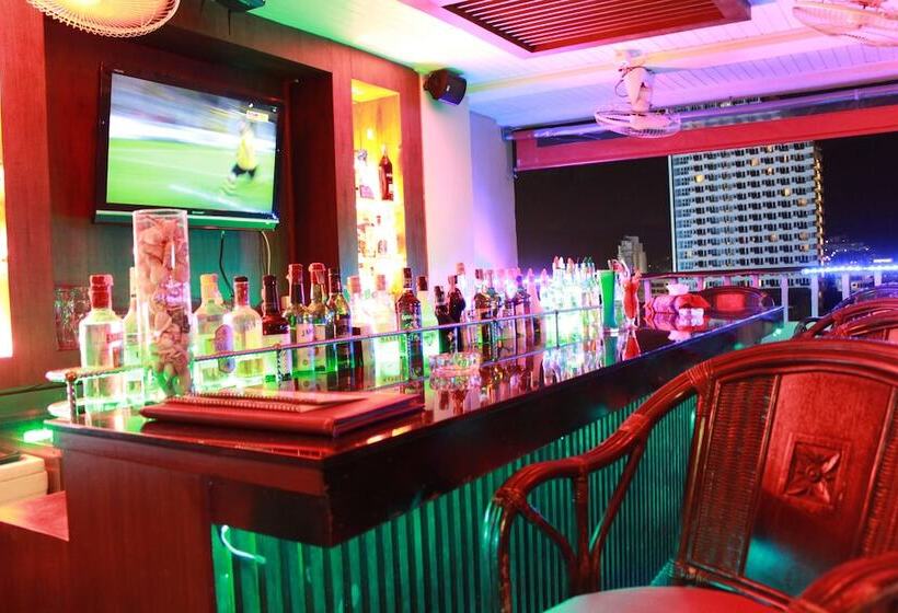 فندق Patong Hemingway S