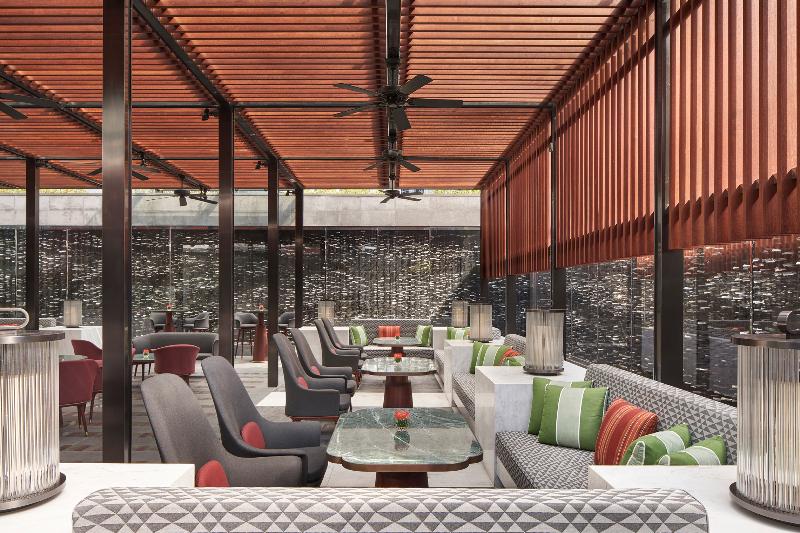 호텔 Regent Shanghai Pudong Complimentary First Round Minibar Per Stay Including A Bottle Of Wine