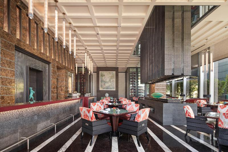 호텔 Regent Shanghai Pudong Complimentary First Round Minibar Per Stay Including A Bottle Of Wine