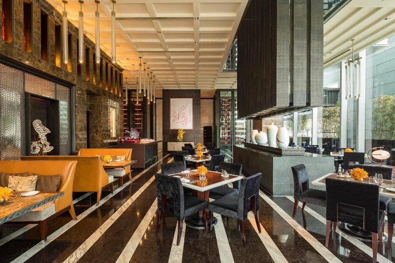 호텔 Regent Shanghai Pudong Complimentary First Round Minibar Per Stay Including A Bottle Of Wine