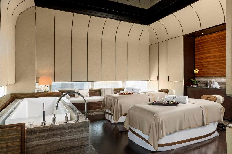 호텔 Regent Shanghai Pudong Complimentary First Round Minibar Per Stay Including A Bottle Of Wine