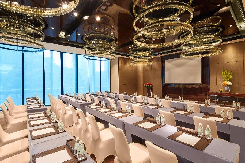 호텔 Regent Shanghai Pudong Complimentary First Round Minibar Per Stay Including A Bottle Of Wine