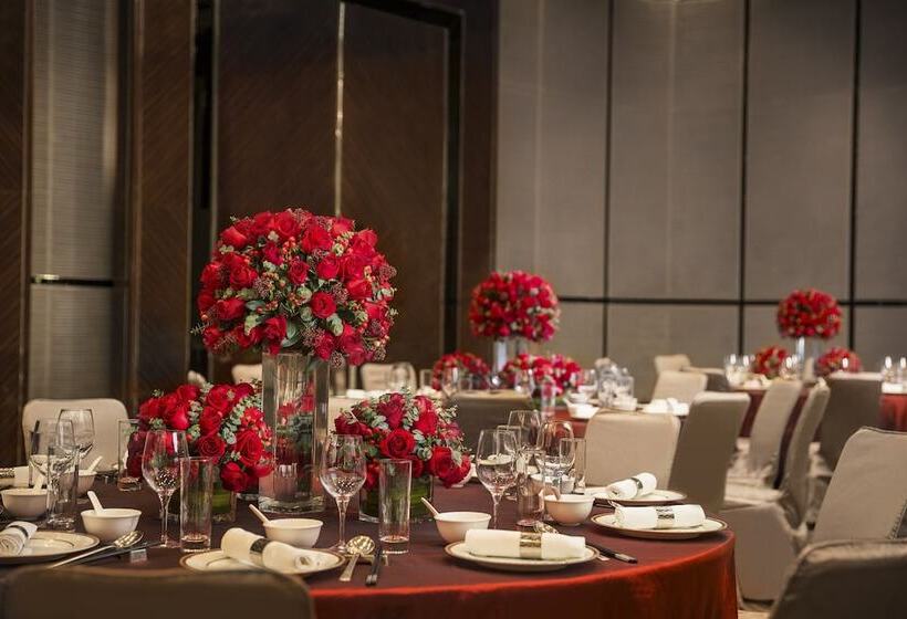 호텔 Regent Shanghai Pudong Complimentary First Round Minibar Per Stay Including A Bottle Of Wine