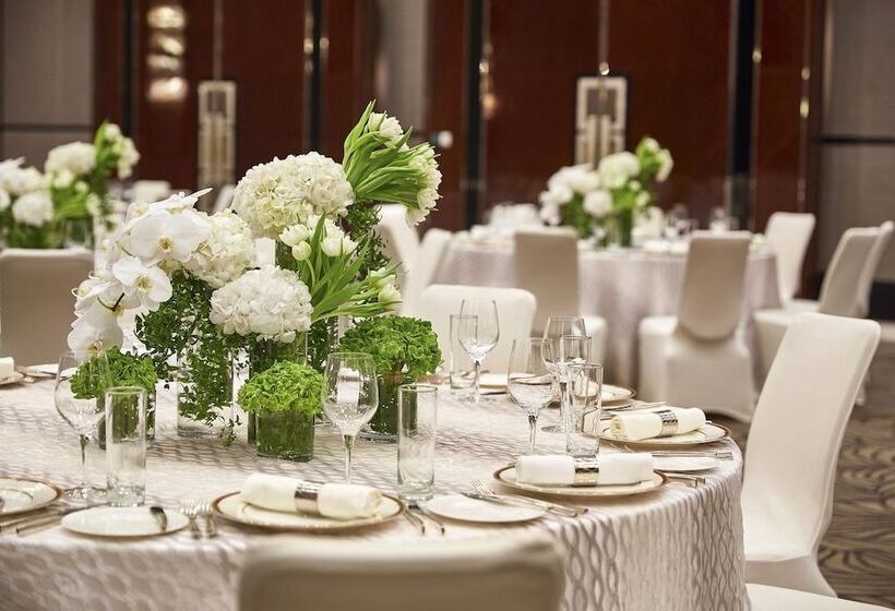 호텔 Regent Shanghai Pudong Complimentary First Round Minibar Per Stay Including A Bottle Of Wine